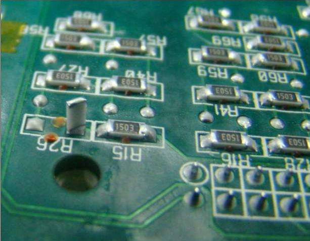 smt貼片廠是如何處理片式元器件立碑現(xiàn)象？